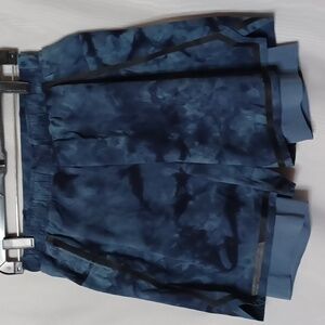 LULULEMON Blue Tie-Dye Surge Short 6" Lined Bold Lines For Men. Size M